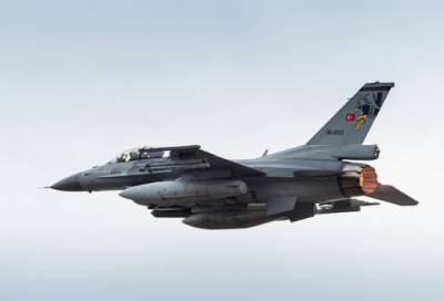 Турецкие истребители F-16 вторглись в воздушное пространство Греции над островами в Эгейском море