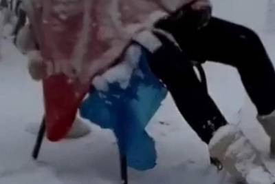 Названа причина смерти оставленной на стуле в снегу россиянки