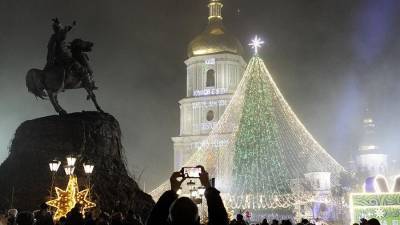 Украинцы назвали главную елку Киева копией прошлогодней московской