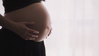 В Петербурге хотят поднять рождаемость за счет уменьшения абортов