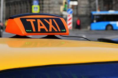 В Харькове таксист со скандалом высадил пассажирку из-за ее просьбы надеть маску: видео