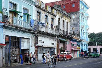 Куба начинает требовать у туристов отрицательные тесты на коронавирус