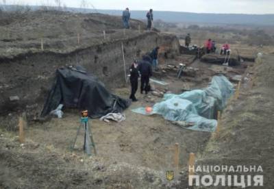 На Львовщине "черные копатели" повредили раскопки летописного города Звенигород