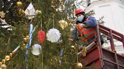 По мотивам "Морозко": как украсили главную новогоднюю елку страны