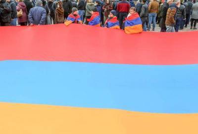 Оппозиция начала устанавливать палатки перед зданием правительства Армении -- агентства