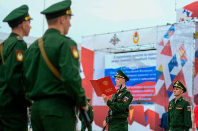 Большинство россиян готовы отправить сыновей в армию — ВЦИОМ