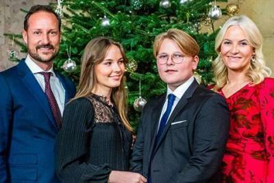 Королевские семьи Норвегии, Великобритании и Дании представили свои открытки к Рождеству