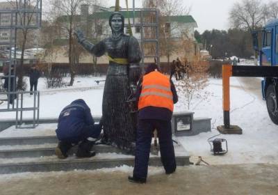 Скандальный памятник Алёнке могут перенести в Воронеж