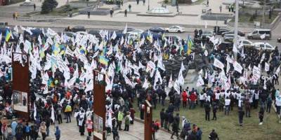 ФОПы вышли на бессрочную акцию протеста в Киеве. Планируют пойти к Офису президента и на концерт Квартала-95