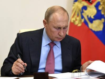 Путин ограничил права сенаторов и депутатов и расширил возможности экс-президента
