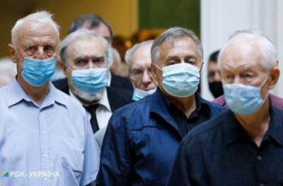 Коронавирус в более 90% случаях убивал украинцев старше 50 лет