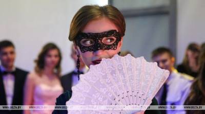 Классические и современные танцы исполнили 200 одаренных учащихся на новогоднем балу в Минске