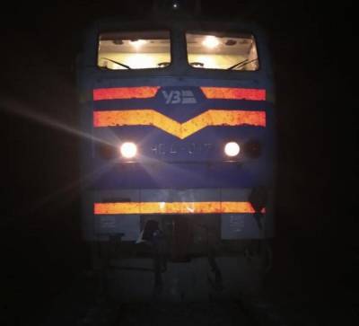 На Львовщине поезд насмерть сбил мужчину: полиция устанавливает личность погибшего – фото