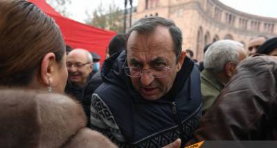 Никола Пашинян - Гегам Манукян - Армянская оппозиция решила провести ночь на площади Республики - ru.armeniasputnik.am