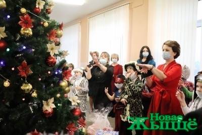 В гости заглянула новогодняя сказка. Воспитанники Новогрудской спецшколы принимали подарки и поздравления в рамках акции "Наши дети"