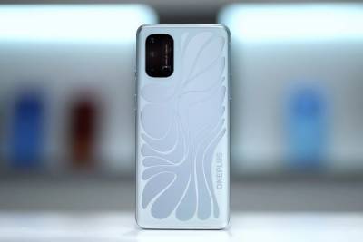 OnePlus показал прототип телефона с меняющим цвет корпусом - techno.bigmir.net