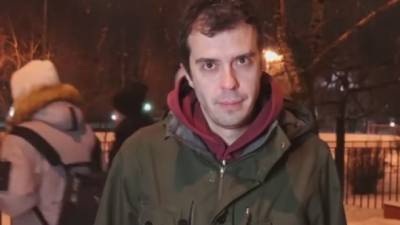 В Москве прохожие воскликнули оппозиционному журналисту "Слава Украине". ВИДЕО