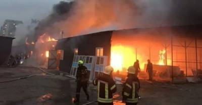 В Киеве произошел масштабный пожар на складе (ФОТО)