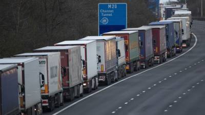 The Guardian: Закрытый Ла-Манш парализовал рынок грузовых перевозок в Европе
