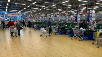 Петербуржцу без маски проломили череп на кассе в супермаркете