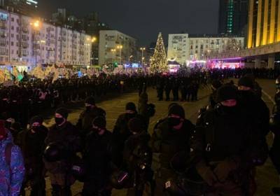 Протестующие ФОПы пришли ко Дворцу "Украина", где проходит новогодний концерт "Вечернего Квартала"