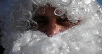 Москвичей просят не приглашать Деда Мороза и Снегурочку к себе домой