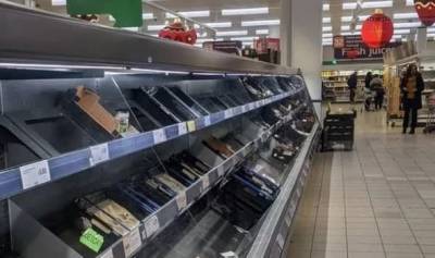 Неистовая паника: британцы опустошили продуктовые магазины из-за нового штамма COVID-19
