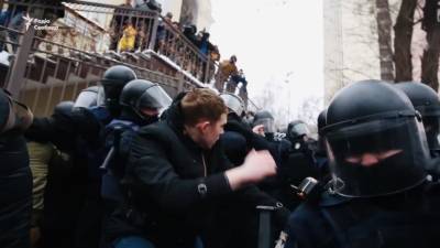 С оружием и в камуфляже: в центре Киева "разбирались" банды - названа причина побоища