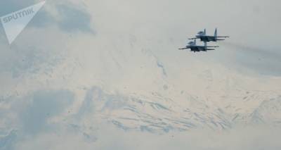 Российский Су-30 перехватил японский самолет, подлетевший к госгранице. Видео
