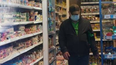 Безмасочнику проломили череп в магазине в Петербурге — видео