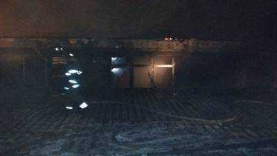 Пожар в автосалоне в Подмосковье локализовали на площади 1,5 тыс "квадратов"