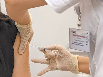 Лайт-вакциной прикрывают провал с "тяжелой"?