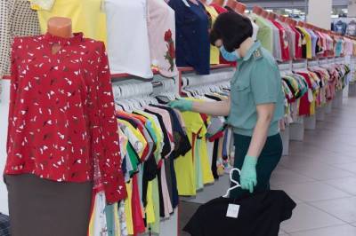 В кузбасском магазине нашли контрафактную одежду на 1,5 млн рублей