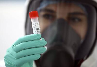 Биолог назвала причину появления новых штаммов коронавируса