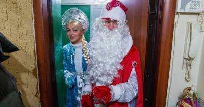 Москвичам посоветовали не приглашать домой Деда Мороза и Снегурочку