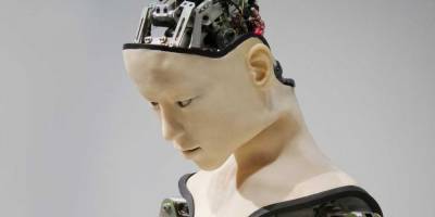 Жутковатые антропоморфные роботы начали работать в московском МФЦ