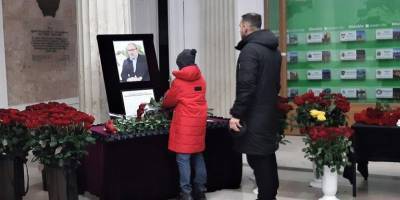 Прощание в оперном театре и закрытый центр города: сегодня в Харькове похоронят Геннадия Кернеса