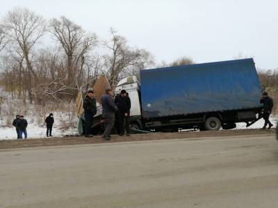 На автодороге Ростов - Волгодонск ГАЗель столкнулась с грузовиком, есть погибший