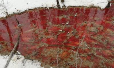 Марсианский ландшафт и кровавые реки: в российском регионе очередное экологическое бедствие