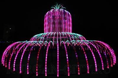 В Кургане в Горсаду появился светодиодный фонтан