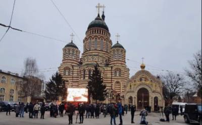 В храм по спискам: в Харькове отпевают Кернеса, центральные улицы перекрыты