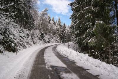 В Удмуртии продолжаются снегопады, на дорогах возможна гололедица