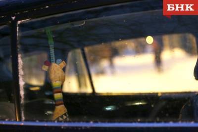 В Сыктывкаре водитель без прав возила ребенка в школу