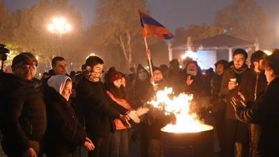 Протест в Ереване перешел в круглосуточный формат — видео