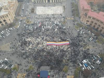 Забастовка и стычки с полицией. В Ереване требуют отставки Пашиняна