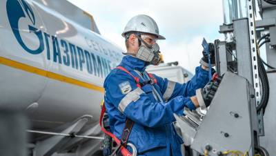 Сеть АЗС "Газпромнефть" поручила слив топлива водителям бензовозов