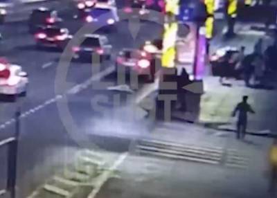 Автомобиль сбил пешехода на Невском проспекте в Санкт-Петербурге