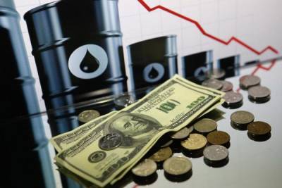 Эксперт: Падающая нефть потащит вниз российские акции и рубль