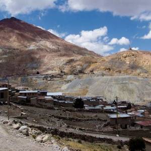 В Боливии автобус с пассажирами рухнул в ущелье: 12 погибших