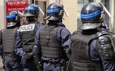 Мужчина, убивший трех жандармов в коммуне Сен-Жюст в центральной части Франции, сумел скрыться с места преступления